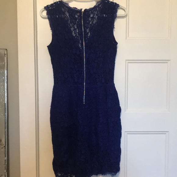 Babaton blue lace dress with pockets - Picture 7 of 8